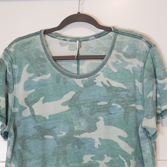 Free People Tourist T Shirt Green Camo Print Short Sleeve Size Medium - Picture 2 of 12